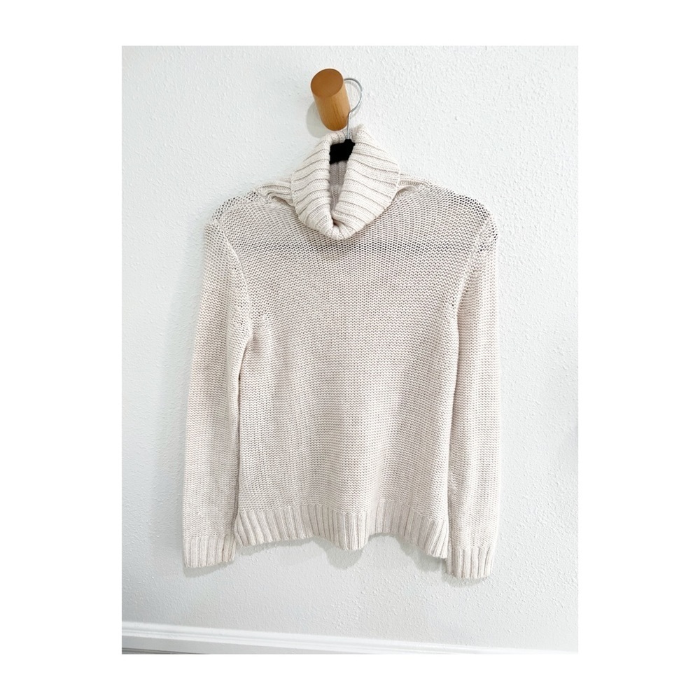 🌟🍃H & M Size XS Cream colored turtleneck knit sweater 🌟🍃